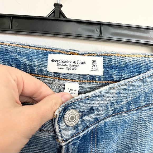 Abercrombie & Fitch 90’s Ultra High Rise Curve Love Jean - Picture 5 of 7
